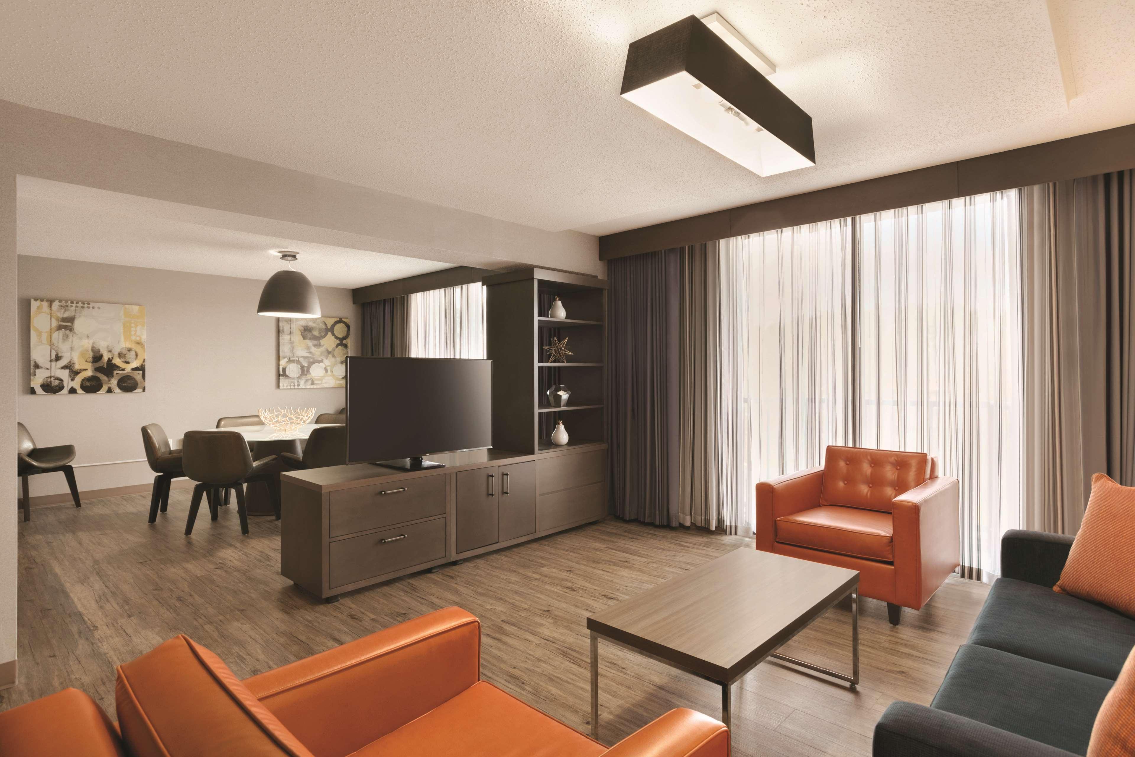 Embassy Suites By Hilton Richmond Dumbarton Bagian luar foto