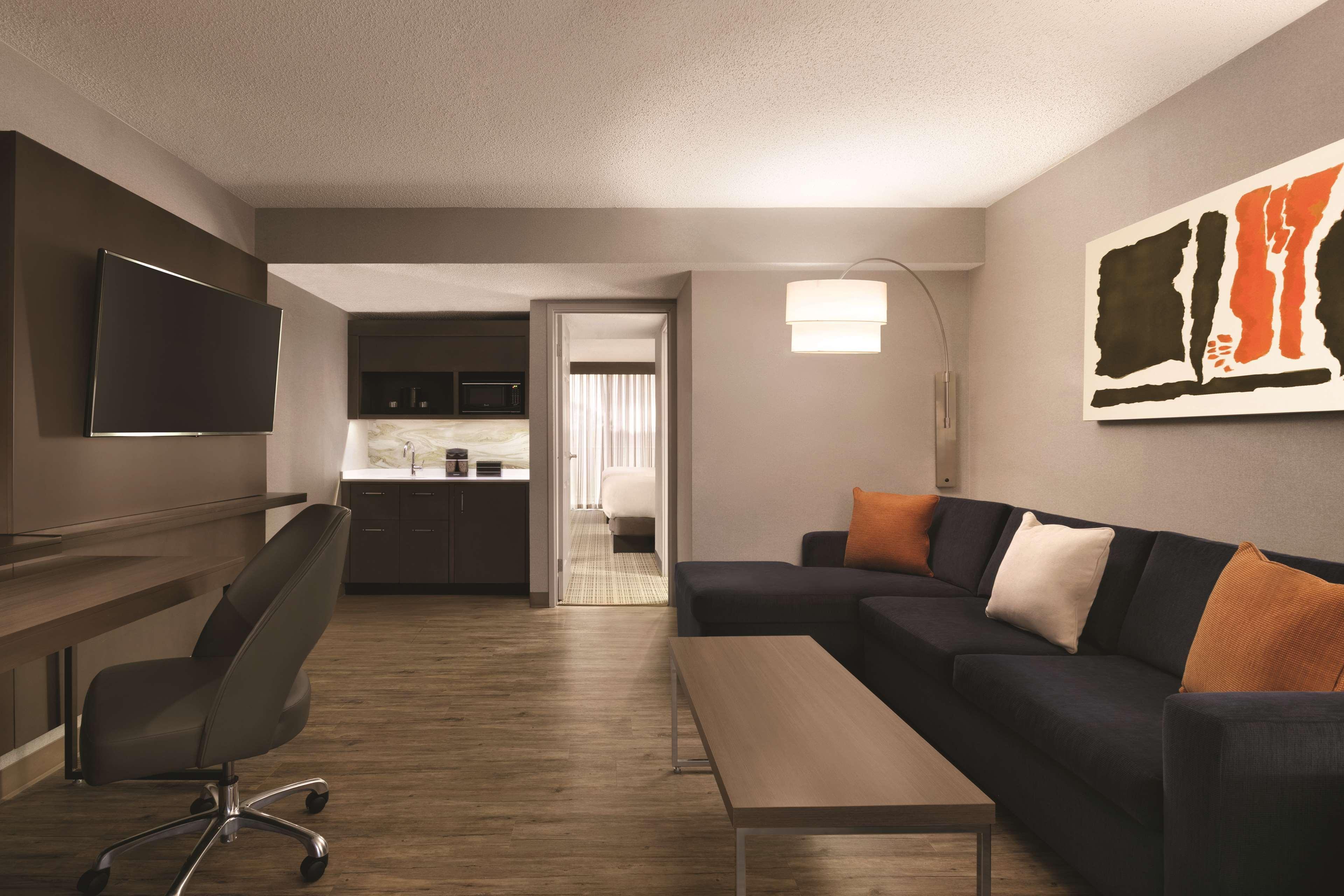 Embassy Suites By Hilton Richmond Dumbarton Bagian luar foto