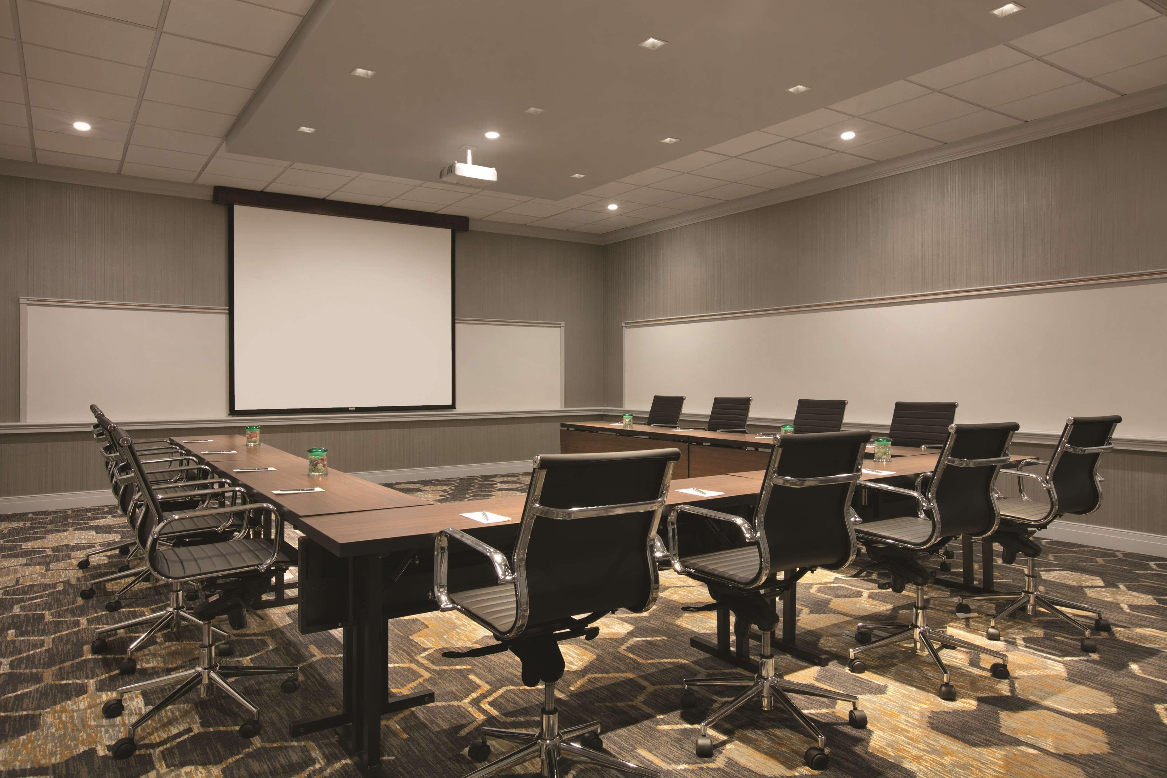 Embassy Suites By Hilton Richmond Dumbarton Bagian luar foto