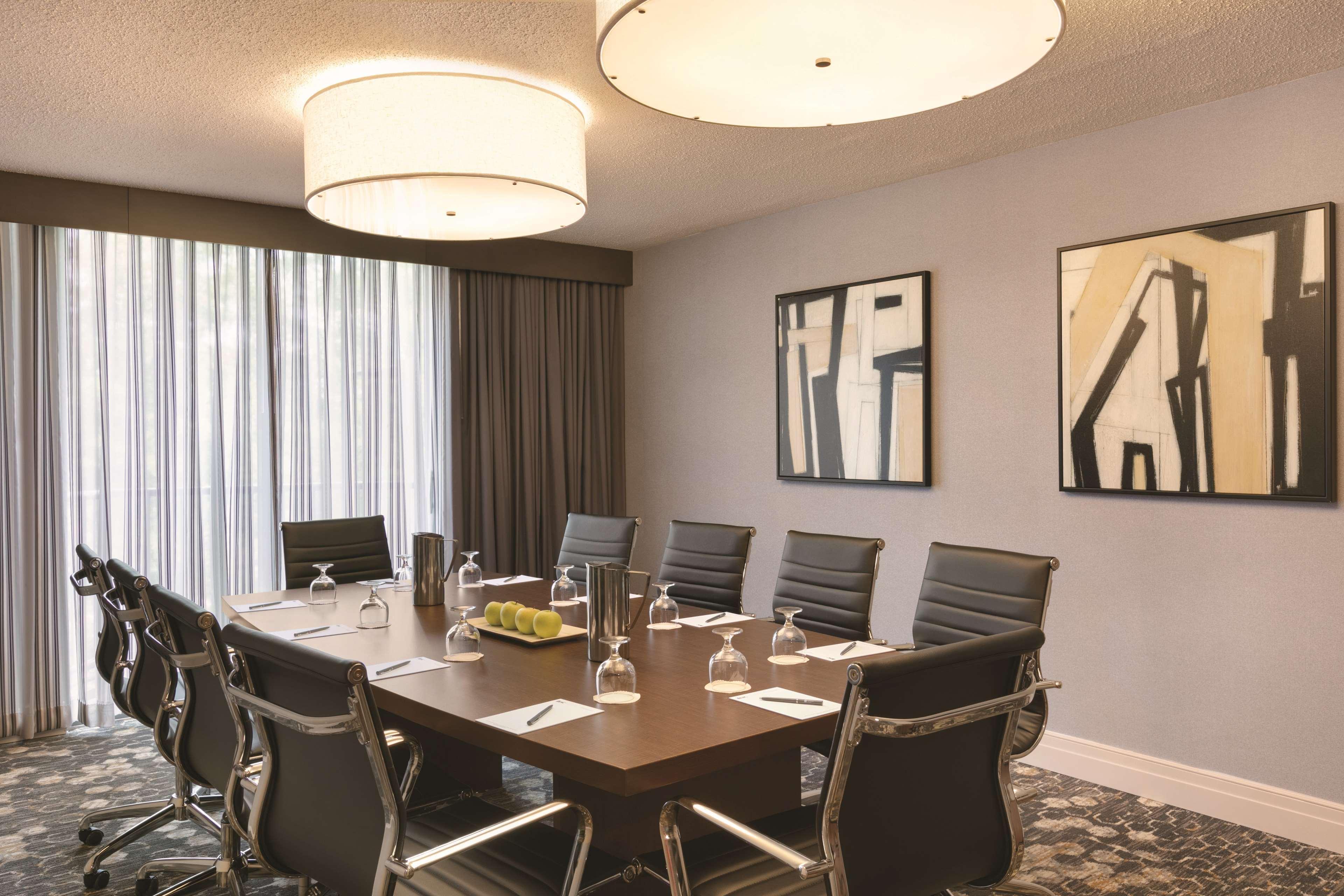 Embassy Suites By Hilton Richmond Dumbarton Bagian luar foto
