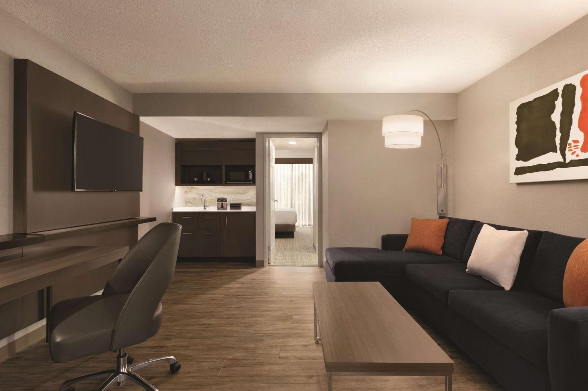 Embassy Suites By Hilton Richmond Dumbarton Bagian luar foto