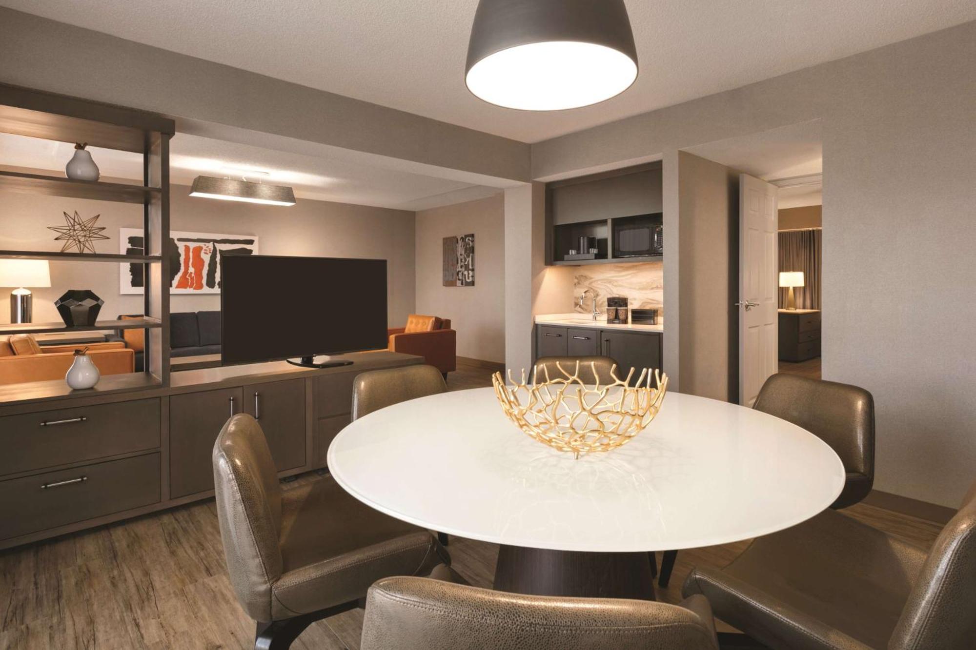 Embassy Suites By Hilton Richmond Dumbarton Bagian luar foto