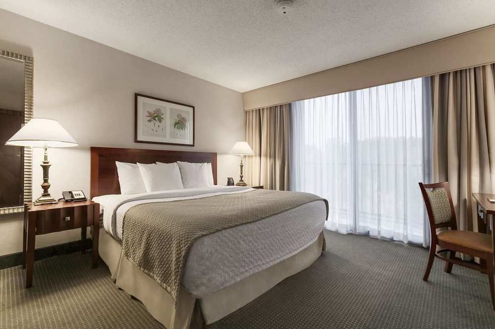 Embassy Suites By Hilton Richmond Dumbarton Bagian luar foto